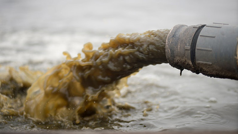 Ευρώπη: Έρευνα αποκαλύπτει τη μόλυνση 17.000 εγκαταστάσεων με «αιώνιους ρυπαντές»